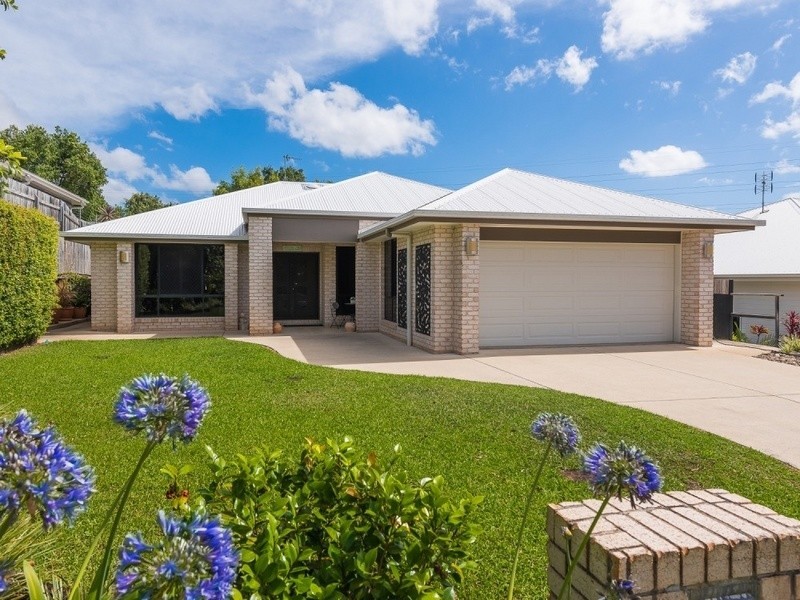 8 Kensington Drive, Cooroy QLD 4563