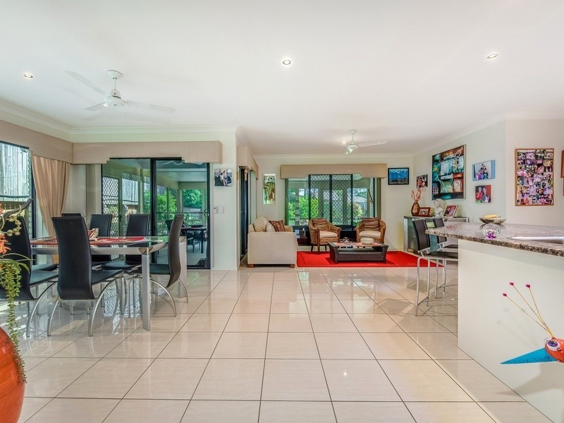 8 Kensington Drive, Cooroy QLD 4563