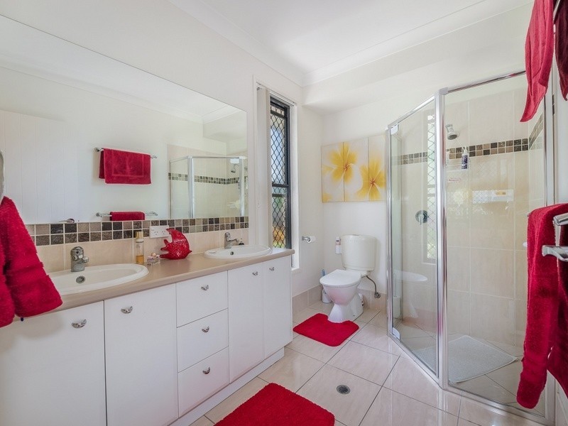 8 Kensington Drive, Cooroy QLD 4563