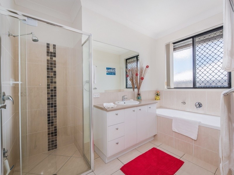 8 Kensington Drive, Cooroy QLD 4563