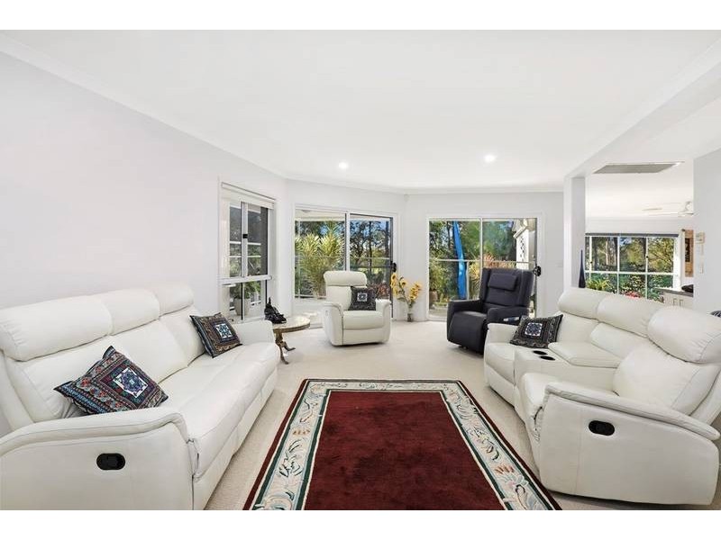 18 Lakeside Drive, Peregian Springs QLD 4573