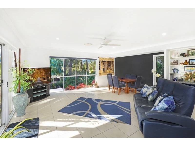 18 Lakeside Drive, Peregian Springs QLD 4573