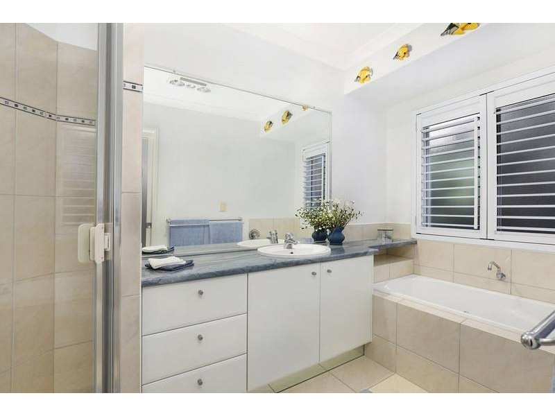 18 Lakeside Drive, Peregian Springs QLD 4573