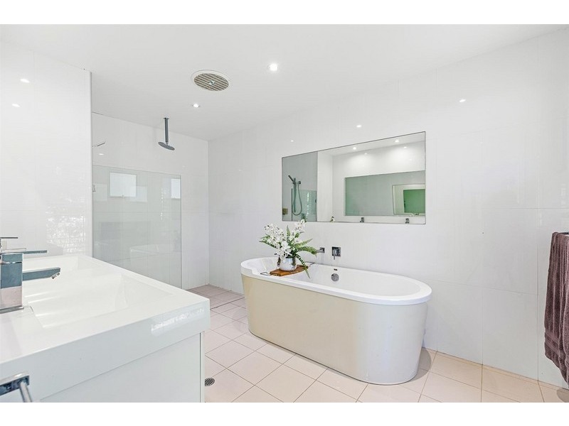 14A Jirrima Crescent, Cooroibah QLD 4565