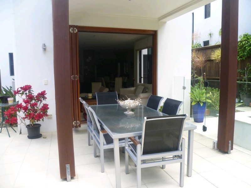 2/115 Peregian Springs Drive, Peregian Springs QLD 4573