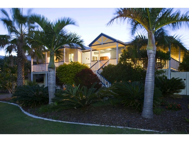 43 Wavecrest Drive, Castaways Beach QLD 4567