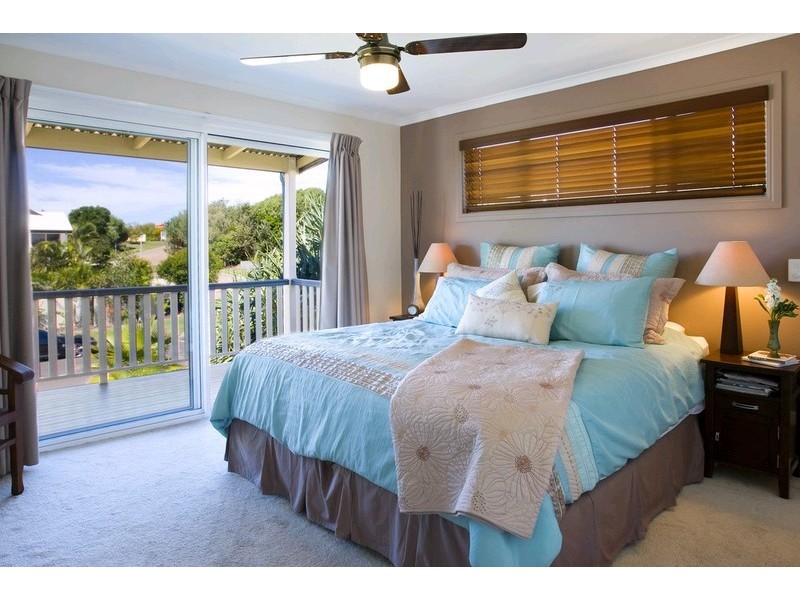 43 Wavecrest Drive, Castaways Beach QLD 4567