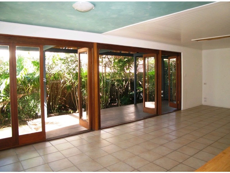 6 Weyba Street, Sunshine Beach QLD 4567