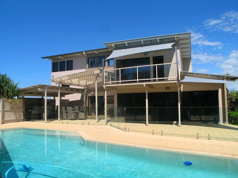 Castaways Beach QLD 4567