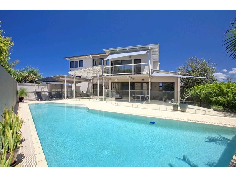 Castaways Beach QLD 4567