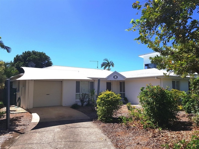 38 Dame Patti Drive, Sunrise Beach QLD 4567