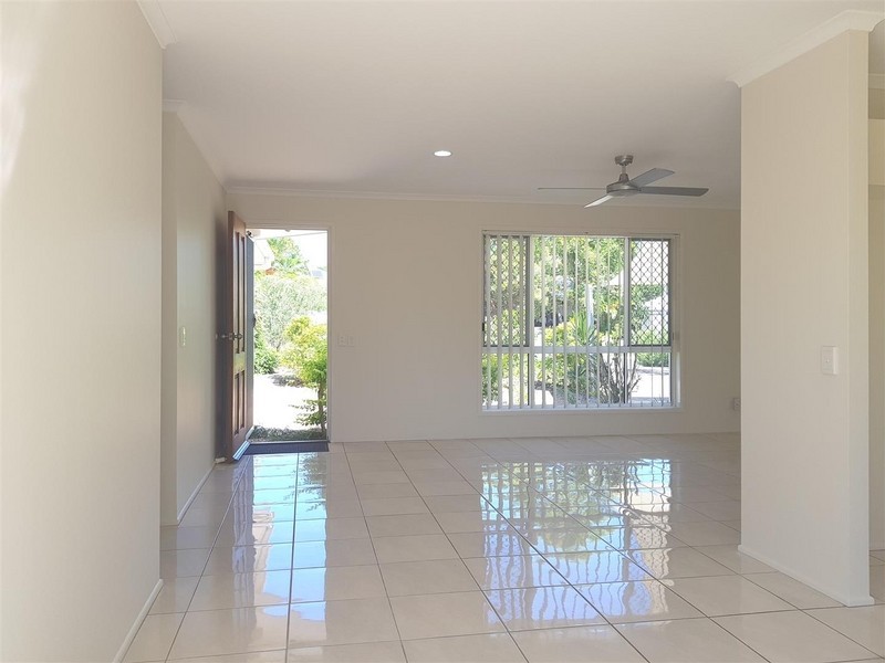 38 Dame Patti Drive, Sunrise Beach QLD 4567