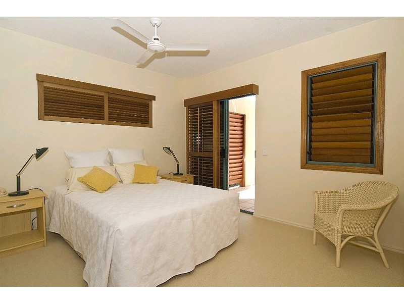 2/33 Tingira Crescent, Sunrise Beach QLD 4567