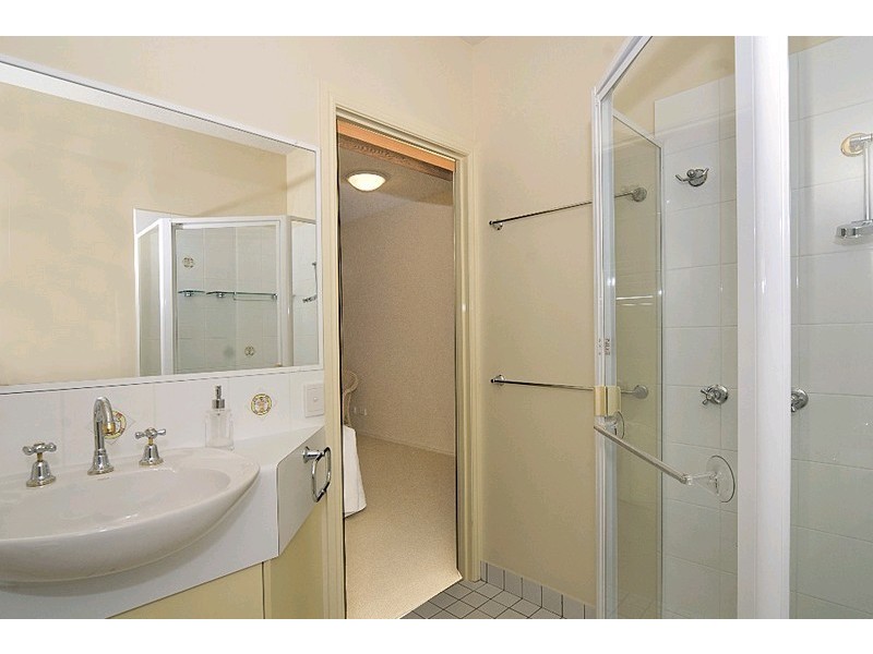 2/33 Tingira Crescent, Sunrise Beach QLD 4567