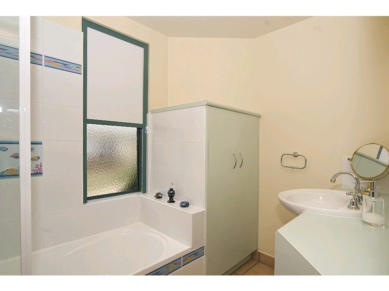 2/33 Tingira Crescent, Sunrise Beach QLD 4567