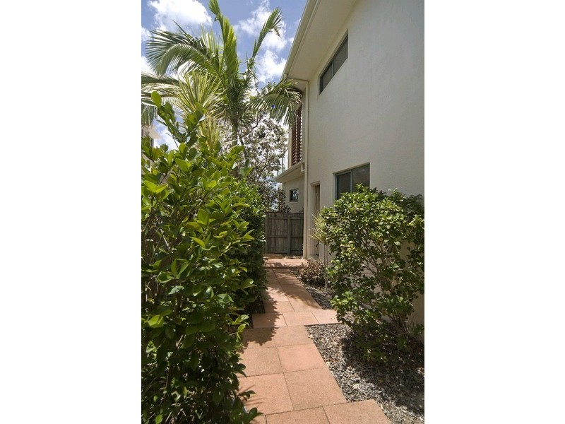 2/33 Tingira Crescent, Sunrise Beach QLD 4567