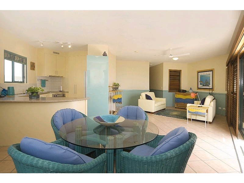 2/33 Tingira Crescent, Sunrise Beach QLD 4567