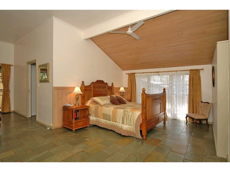 16 Hayward Road, Cooroy QLD 4563