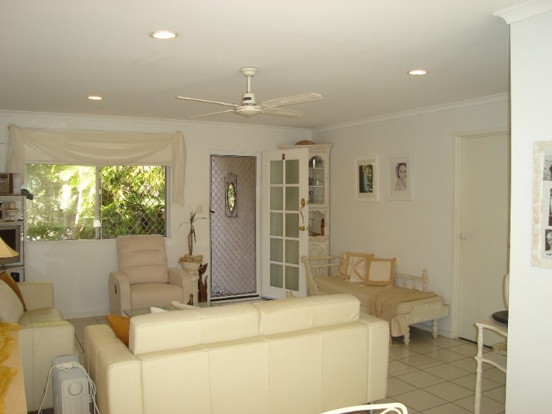 2/68 Southern Cross Parade, Sunrise Beach QLD 4567