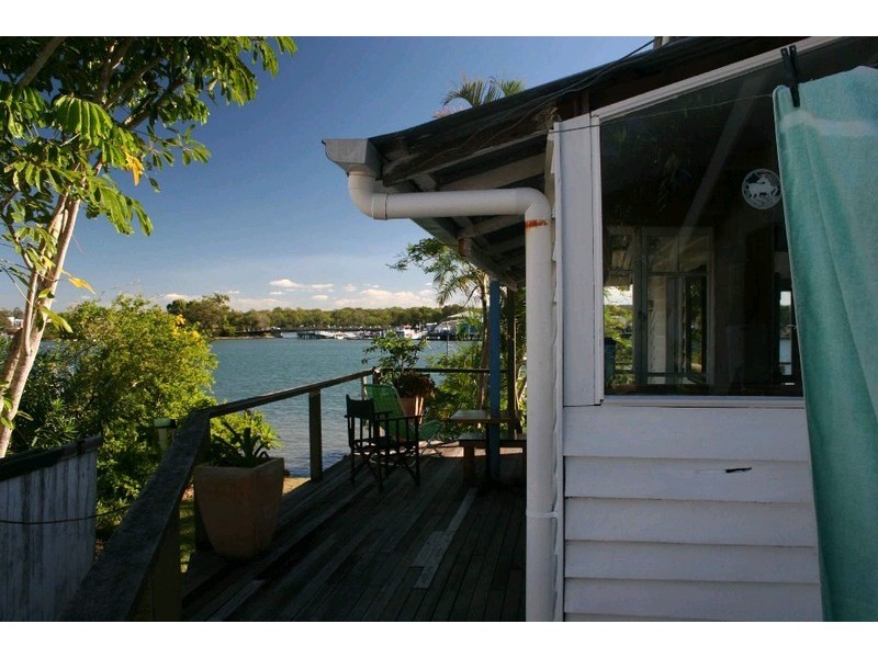 9 Noosa River Drive, Tewantin QLD 4565