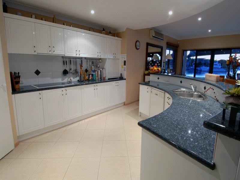 18 Mooloolah Island, Minyama QLD 4575