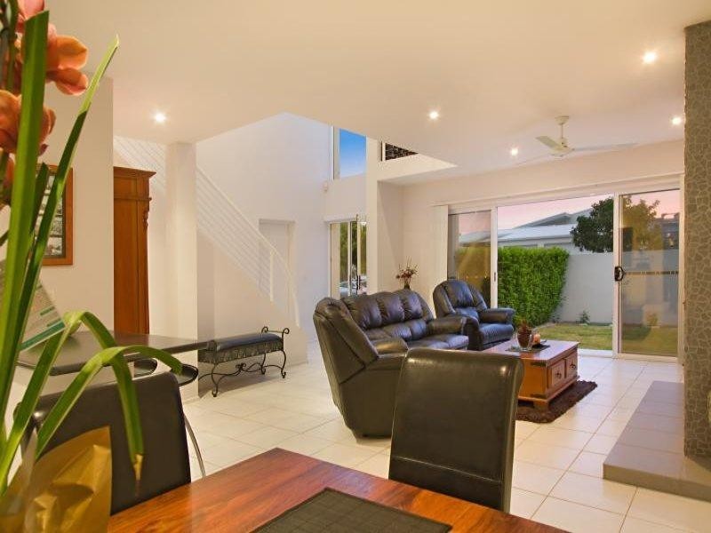 39 Sunbird Chase, Buddina QLD 4575