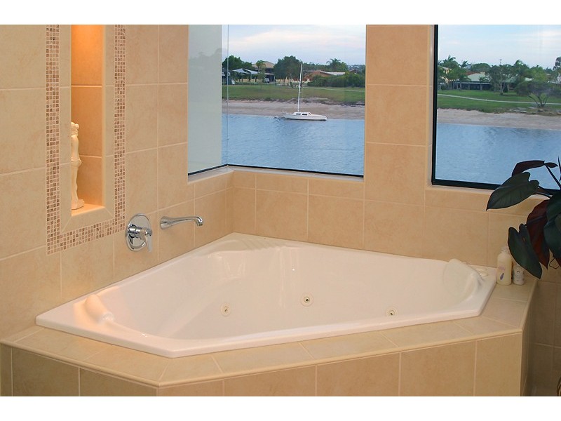 6 Mooloolah Island, Minyama QLD 4575