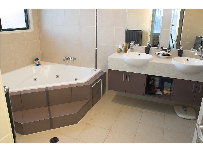 8 Adaluma Avenua, Buddina QLD 4575