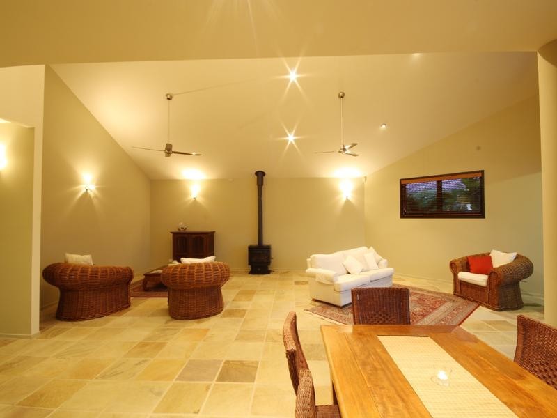 11 Bangalow Street, Minyama QLD 4575