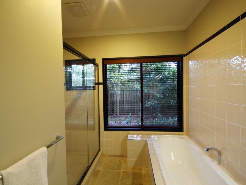 11 Bangalow Street, Minyama QLD 4575