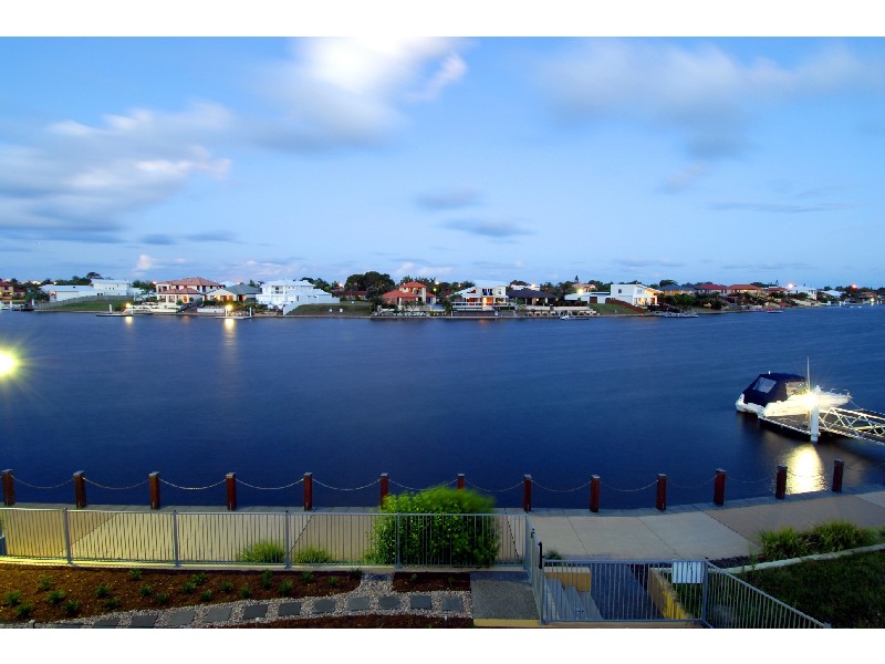 33 Barbuda Circuit, Parrearra QLD 4575