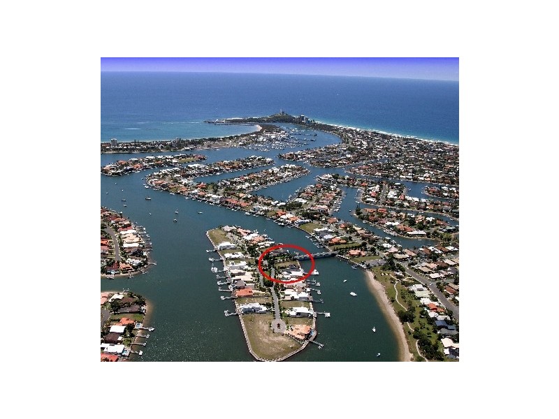 1 Mooloolah Island, Minyama QLD 4575