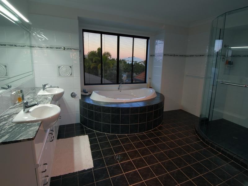 18 Mooloolah Island, Minyama QLD 4575