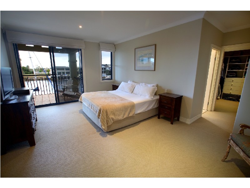 32 Mooloolah Island, Minyama QLD 4575