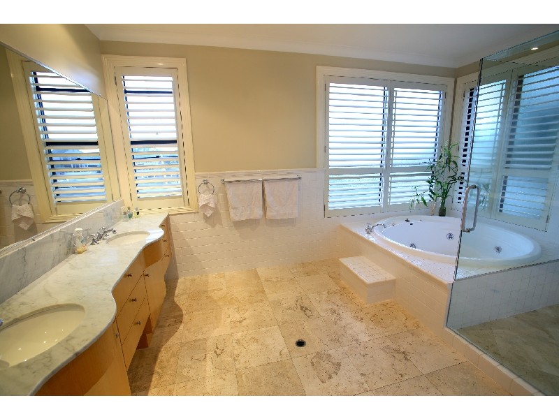 32 Mooloolah Island, Minyama QLD 4575