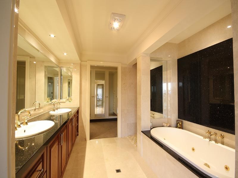 1 Oak Court, Minyama QLD 4575