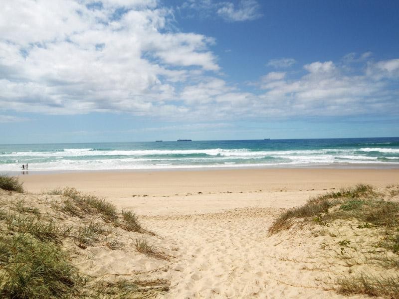 209 Oceanic Drive, Warana QLD 4575