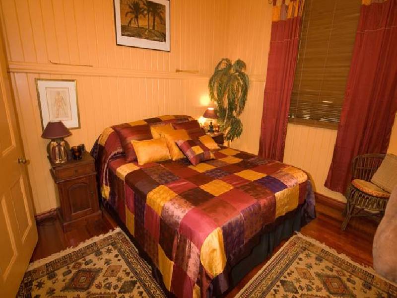 2 Gordon Pde, Manly QLD 4179