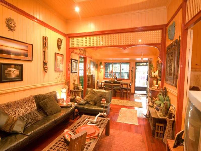 2 Gordon Pde, Manly QLD 4179