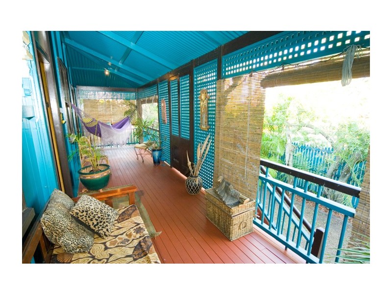 2 Gordon Pde, Manly QLD 4179