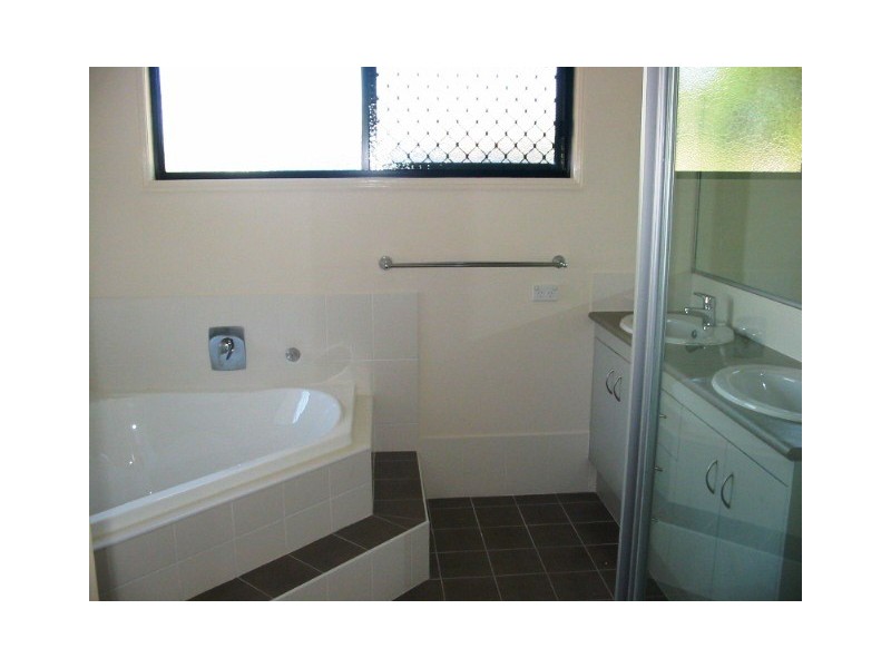51 Daisy Rd, Manly West QLD 4179