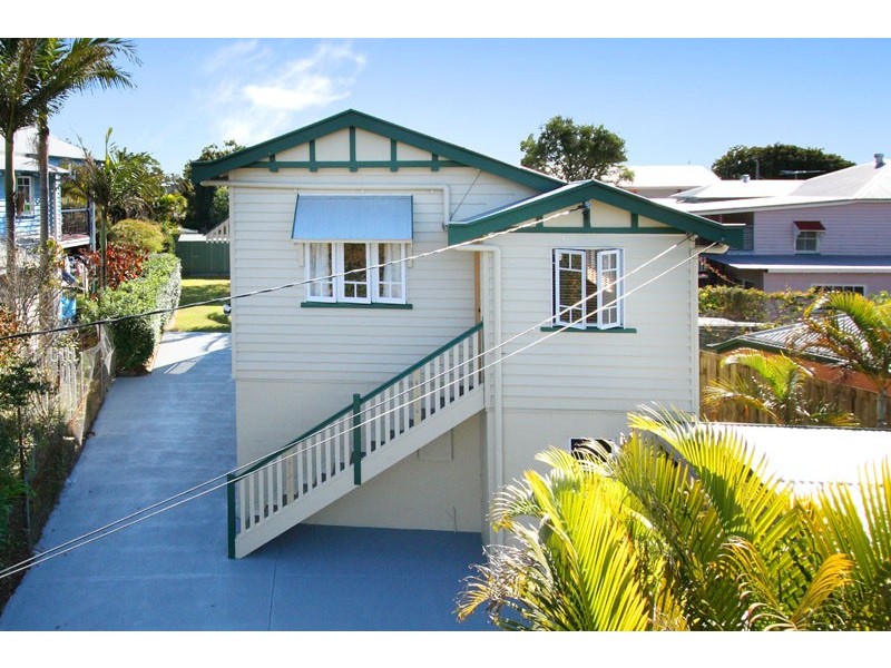 11 Moreton Ave, Wynnum QLD 4178