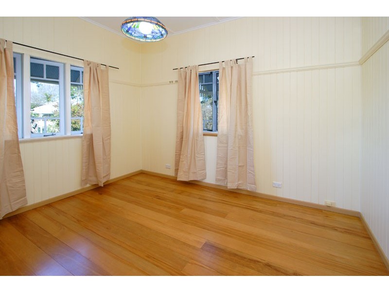 11 Moreton Ave, Wynnum QLD 4178