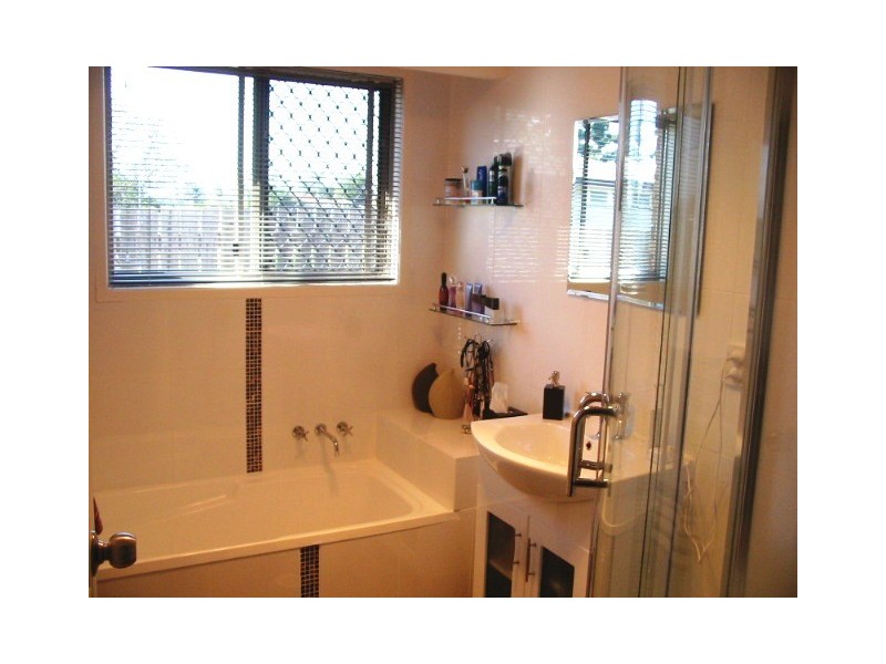 9 Marty St, Wynnum West QLD 4178