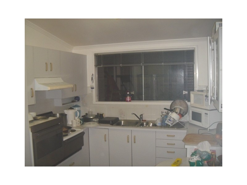 21 Arnold St, Manly QLD 4179