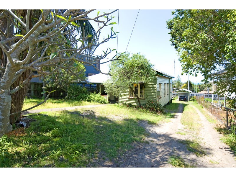 39 Gordon Pde, Manly QLD 4179