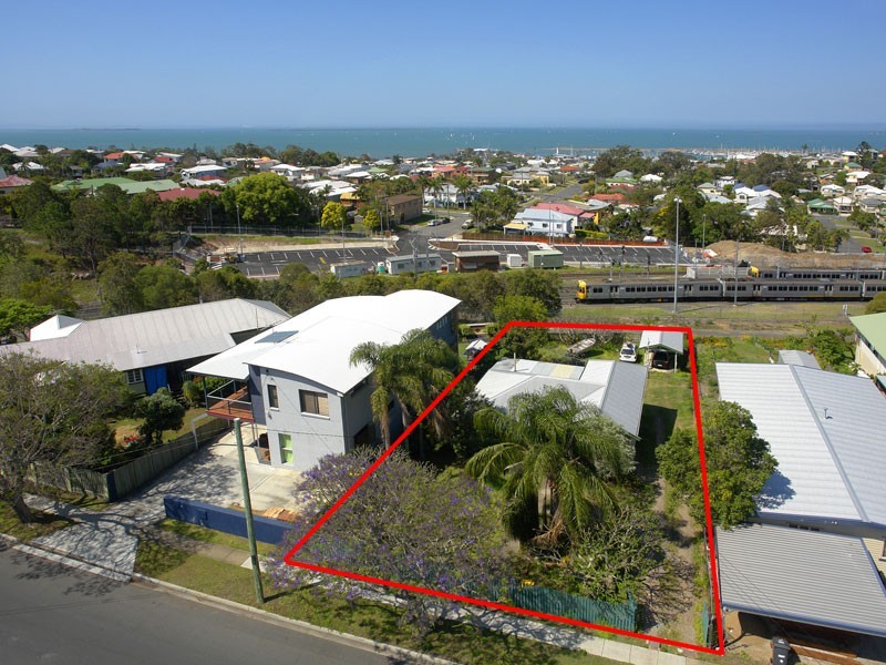 39 Gordon Pde, Manly QLD 4179