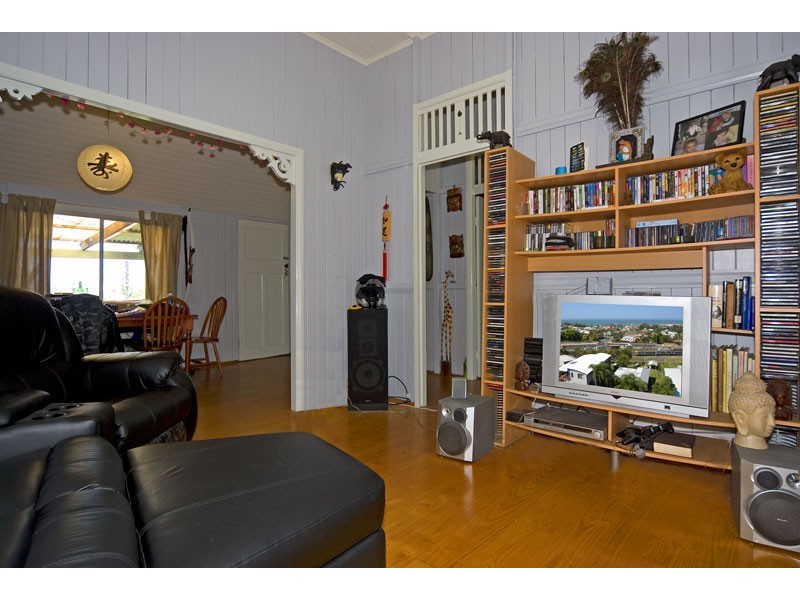 39 Gordon Pde, Manly QLD 4179