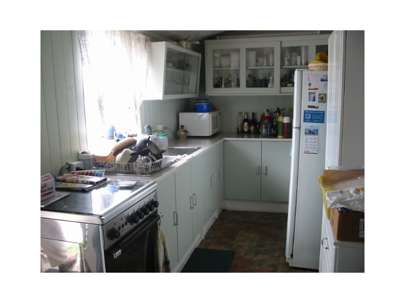 25 Gordon Pde, Manly QLD 4179