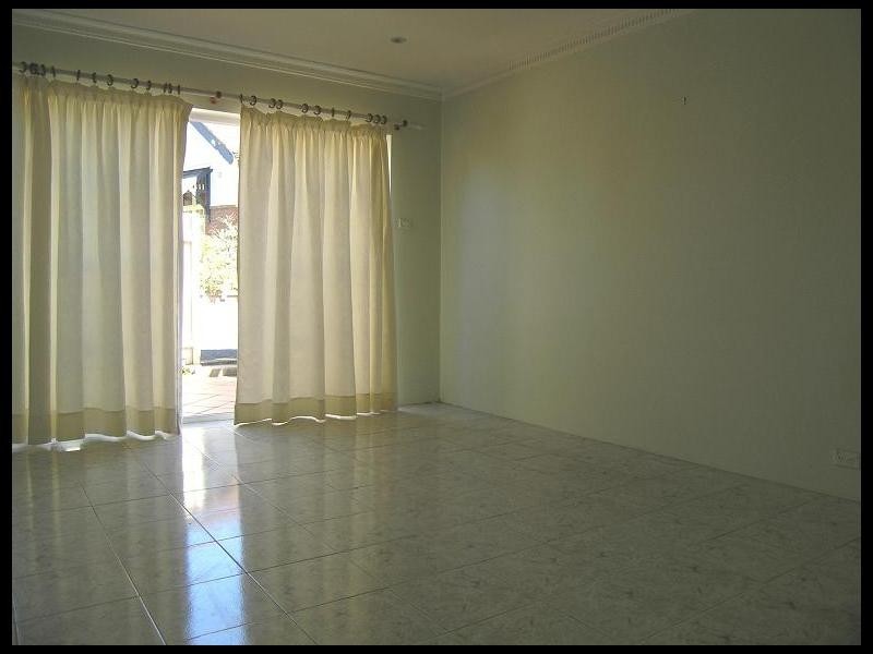 2a Crimson lane, Ashfield NSW 2131
